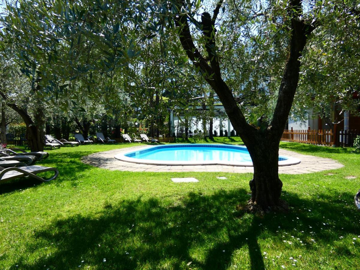 Residence Villa Degli Aranci Riva del Garda Exterior photo