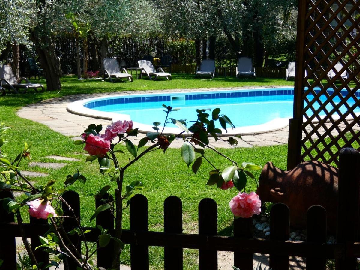 Residence Villa Degli Aranci Riva del Garda Exterior photo
