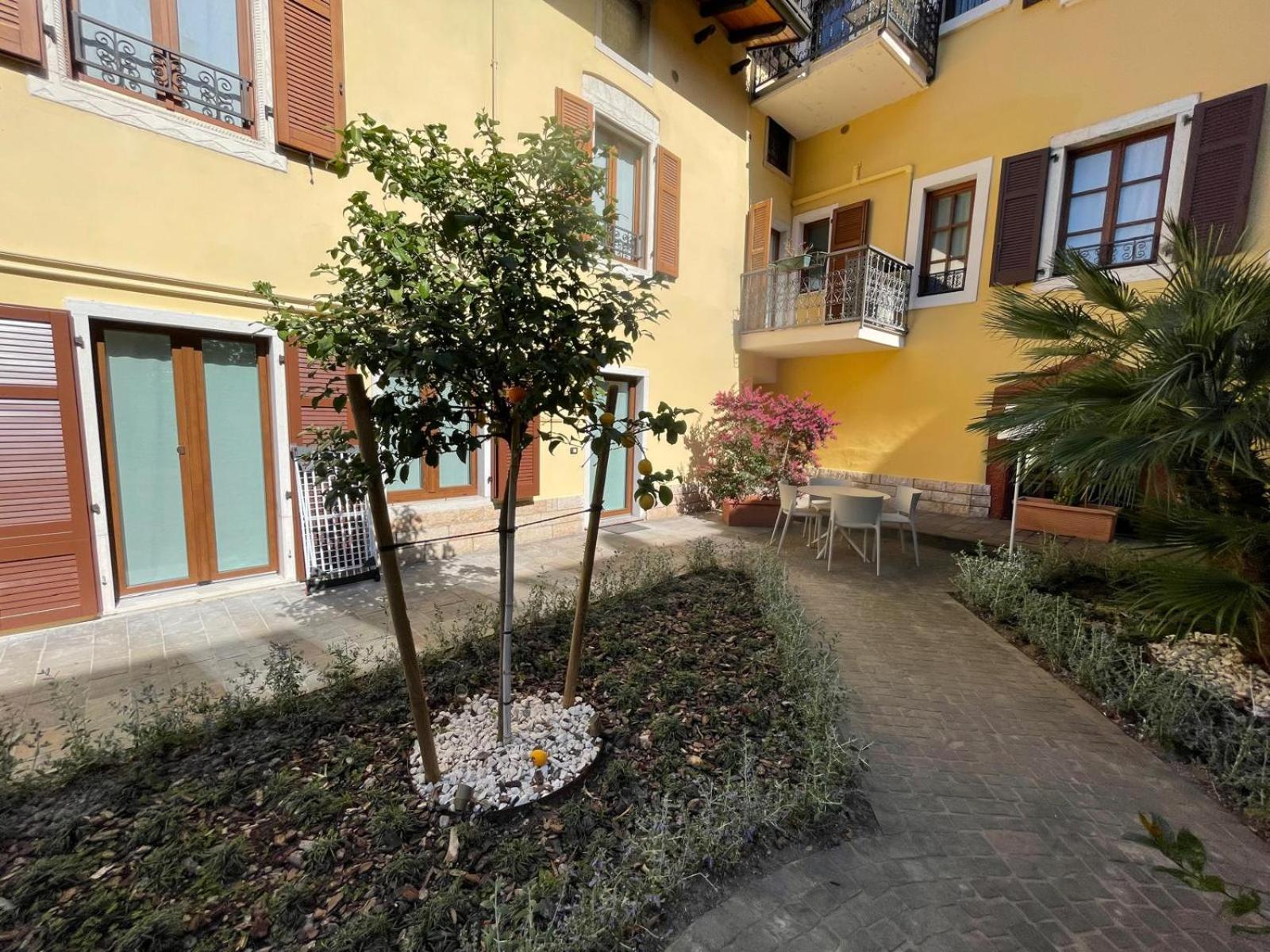 Residence Villa Degli Aranci Riva del Garda Exterior photo